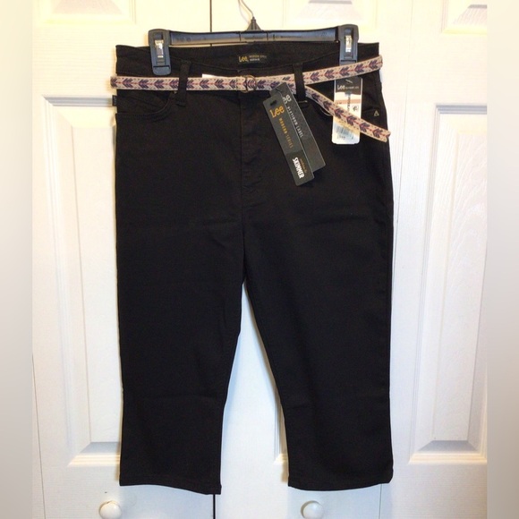Lee Women’s Black Mid Rise Fit Belted Skimmer Pants- Irregular Size 12M - Picture 3 of 10